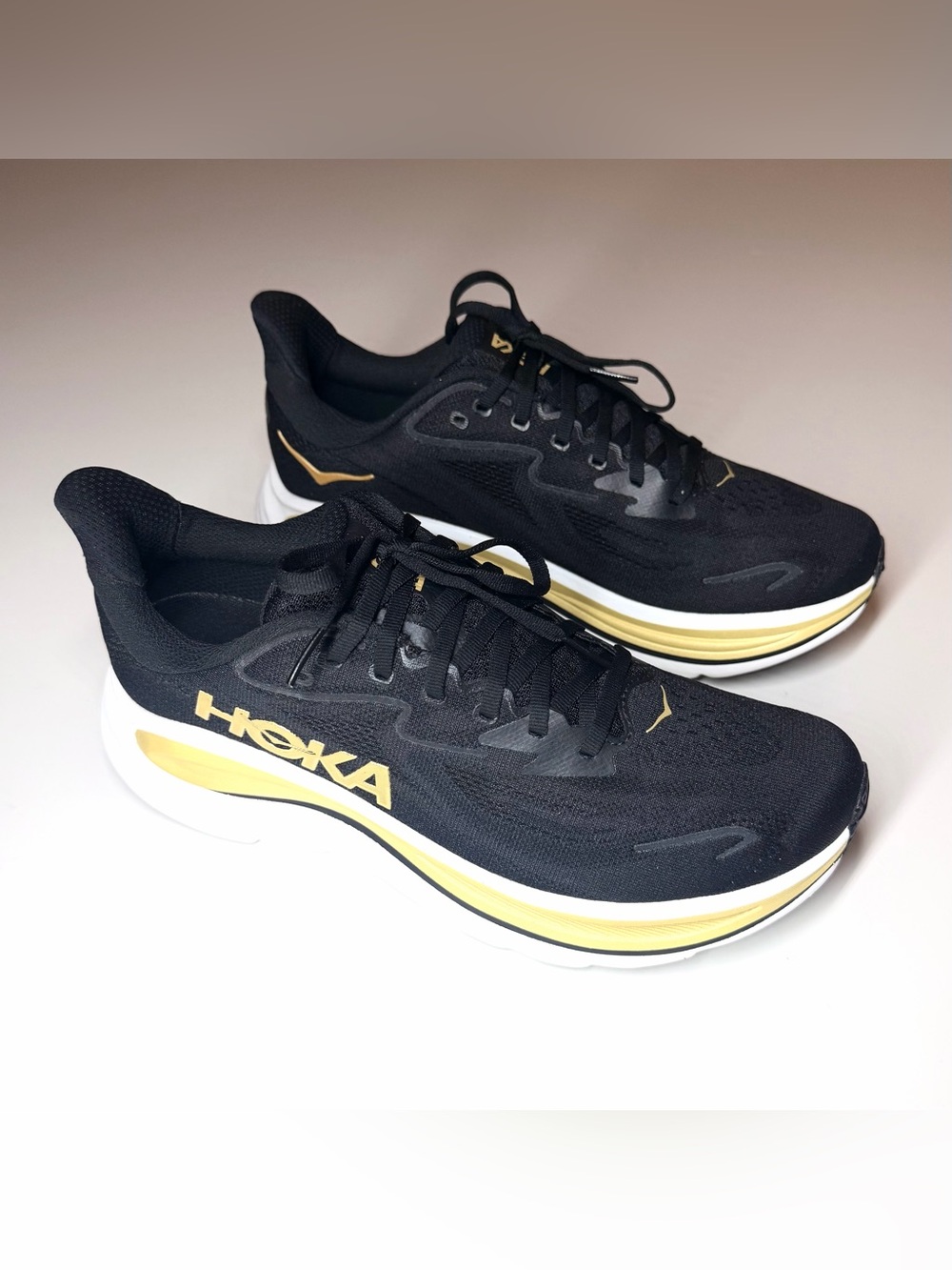 Hoka Men’s Clifton 10 "Black/Gold" Athletic Running Shoes Size- 9.5 D - Picture 5 of 10